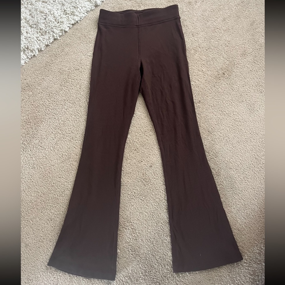 Outdoor Voices size small brown ribbed flare pants